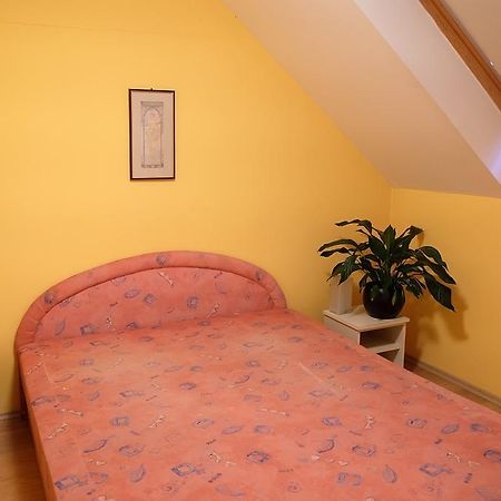 Var-Torony Apartman Gyula Exteriör bild