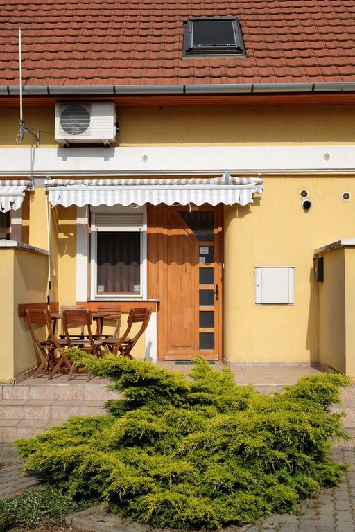 Var-Torony Apartman Gyula Exteriör bild