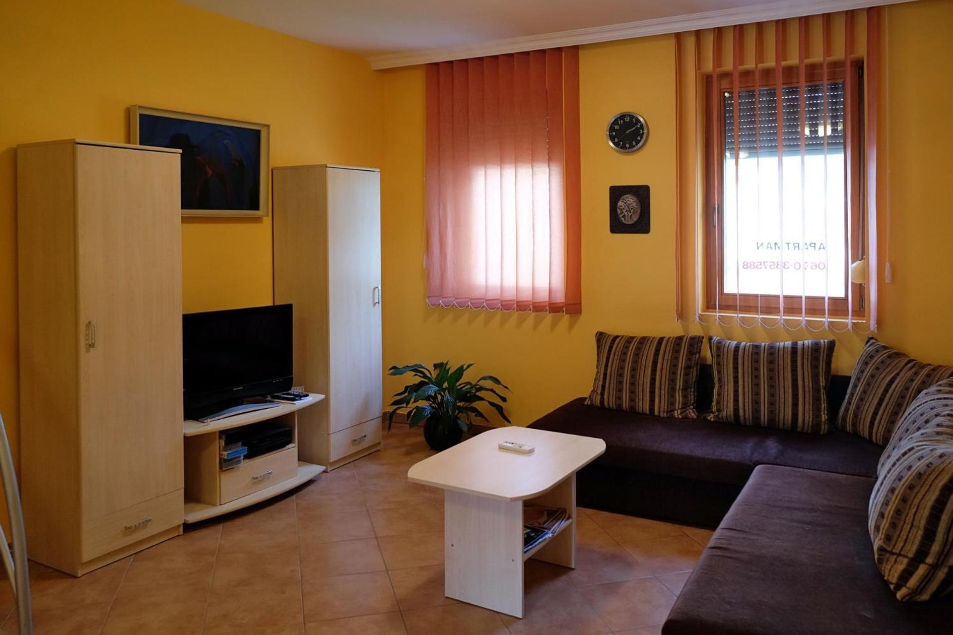 Var-Torony Apartman Gyula Exteriör bild